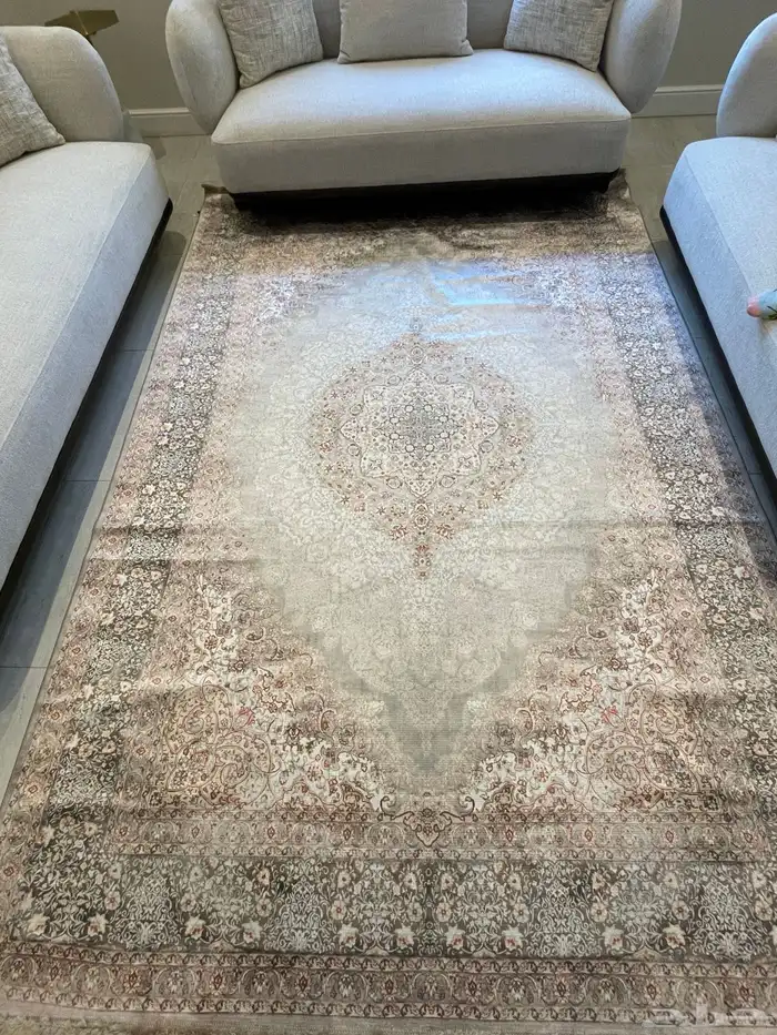 للبيع سجادة حرير من نايس nice جديدة 0