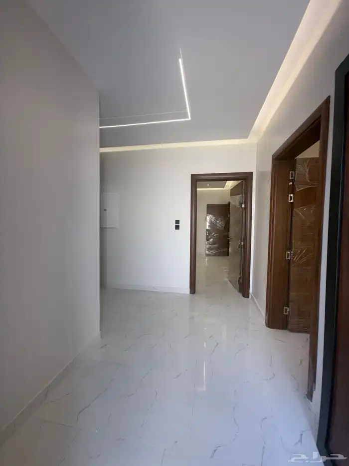 دور فاخر 460 بحي العوينة بالمربع الذهبي بسعر 980 الف 9