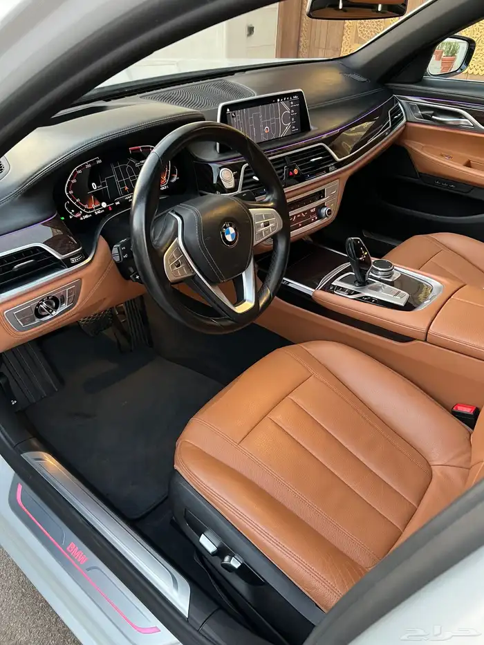 للبيع بي ام دبليو 2021 - 730 li بحالة الجديده 37