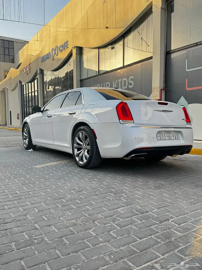كرايسلر V8 2016 أبيض 13