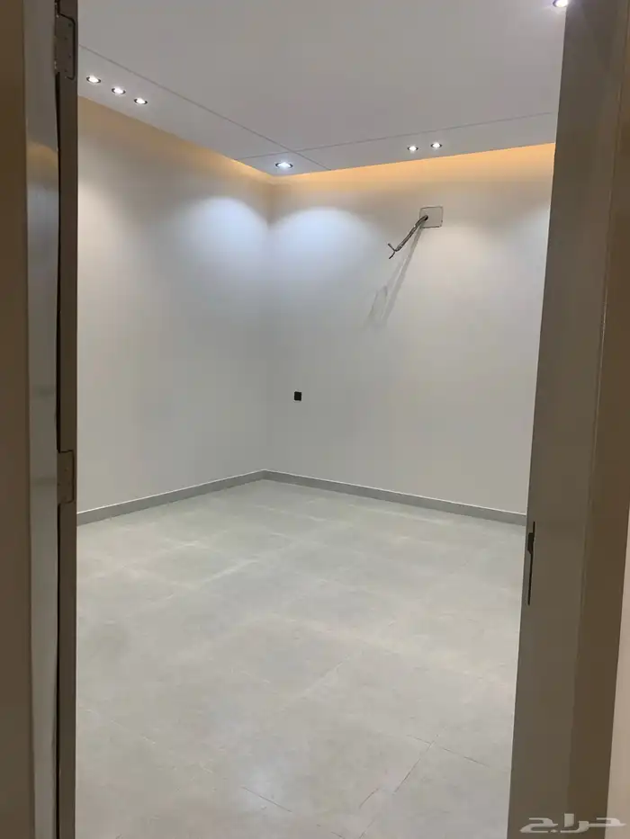 للبيع شقق ارضي بحوش مدخل سياره من 520 با الخميس 22