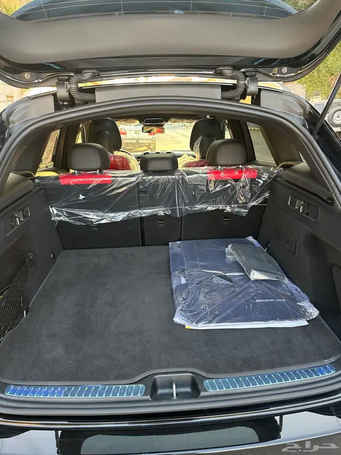 مرسيدس GLC300 AMG موديل 2025 شبه جديد وبضمان الجفالي 18