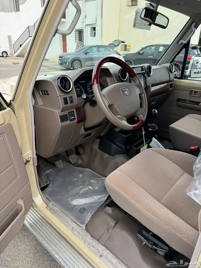 ربع 22 سعودي فل كامل الصقر بيج مخزن(النادر) 14