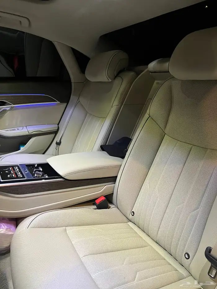 اودي A8L عداد قليل 2020 36