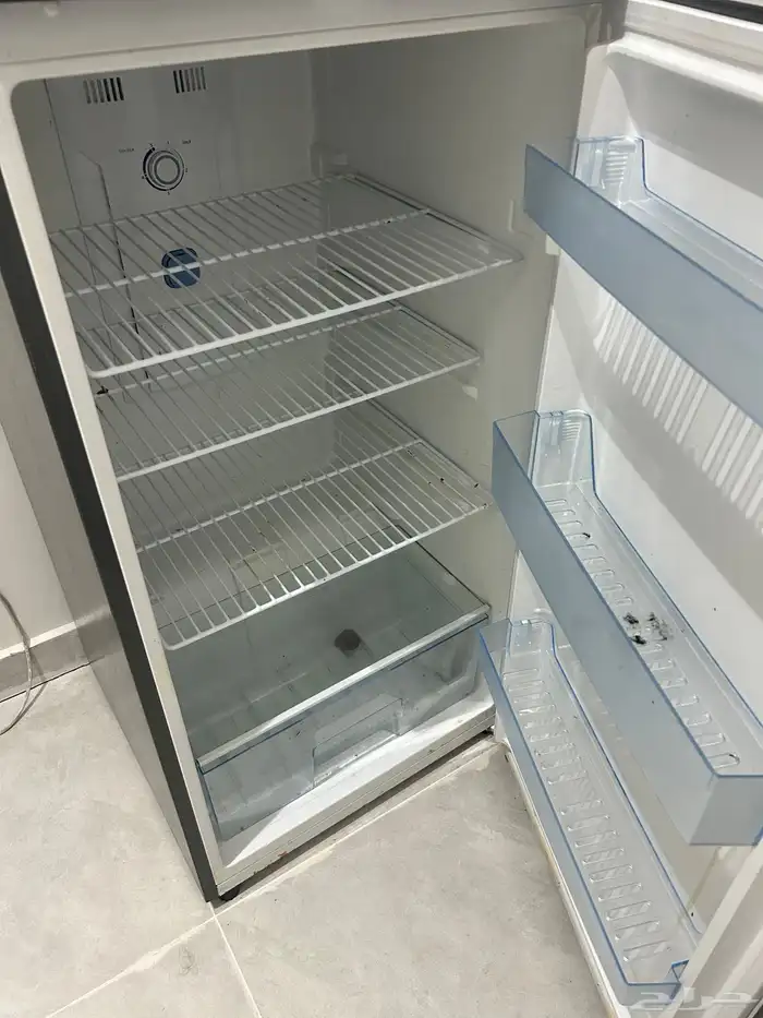 للبيع ثلاجه وتسريحه ومنقل حديد 3