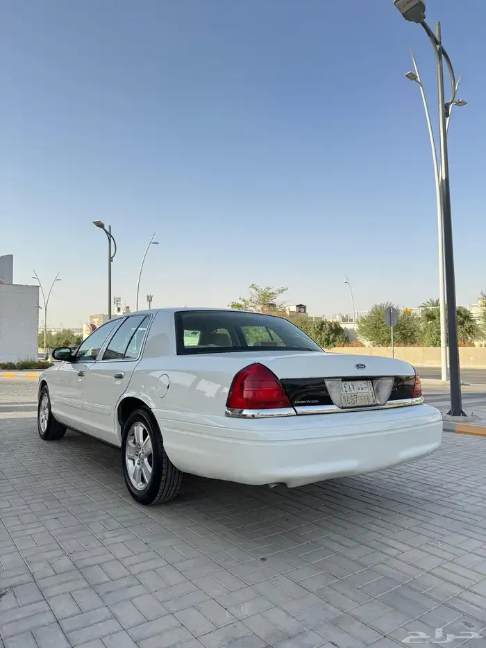 فورد كراون فكتوريا 2