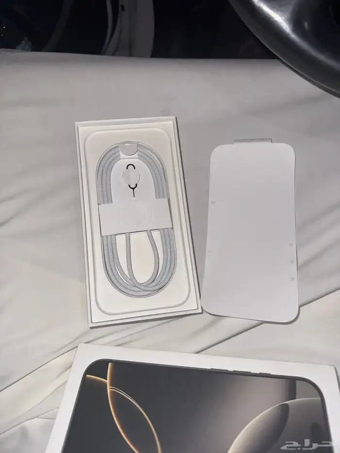 ايفون 16 بروا للبيع استخدام شهر ونص والبطاريه 100 ونظيف 5