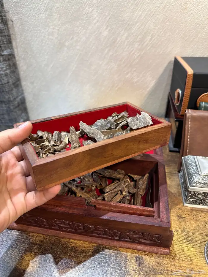 عود هندي فاخر وصندوق هندي فاخر 1