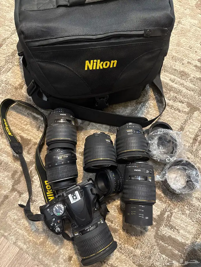 كاميرا نيكون مع عدسات 3