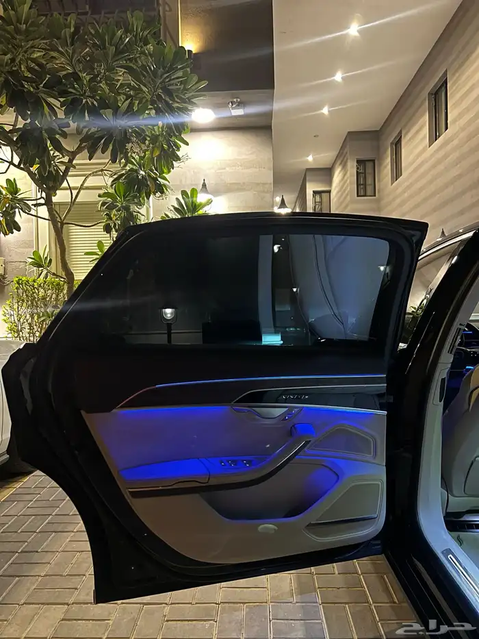 اودي A8L عداد قليل 2020 33