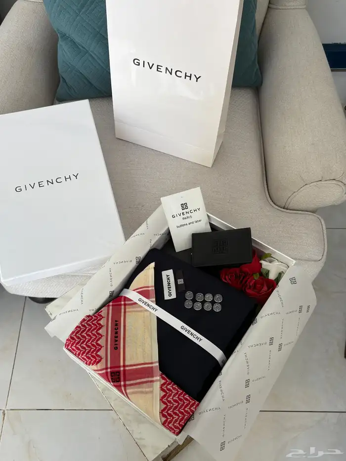 عرض الشتاء بوكس ملكي ماركة ديور قماش 22