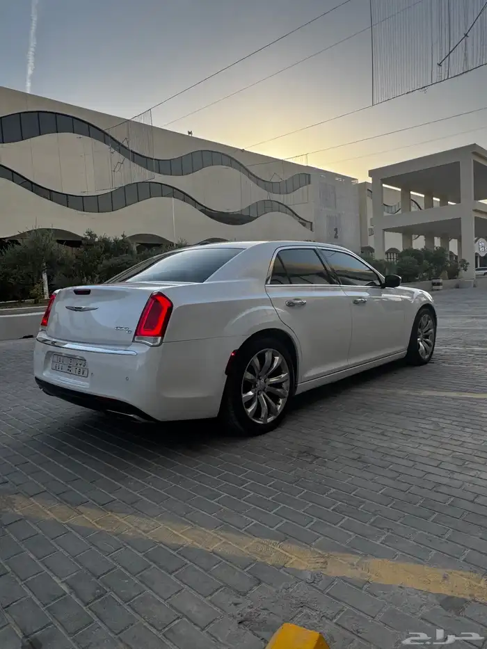 كرايسلر V8 2016 أبيض 16