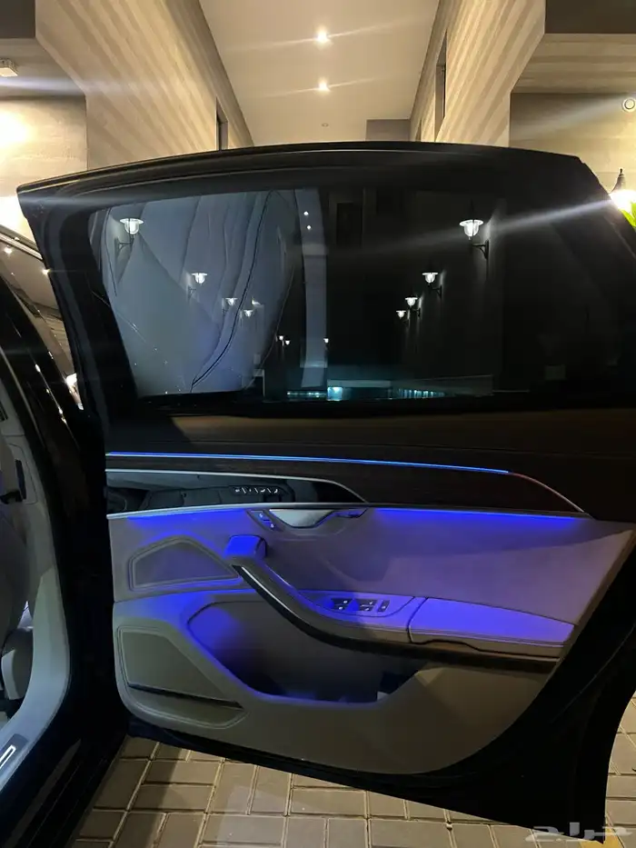 اودي A8L عداد قليل 2020 38