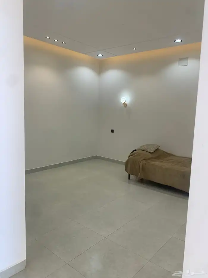 للبيع شقق ارضي بحوش مدخل سياره من 520 با الخميس 8