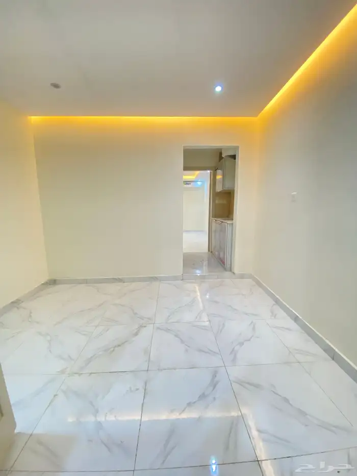 شقه للإيجار بحي الوادي 0