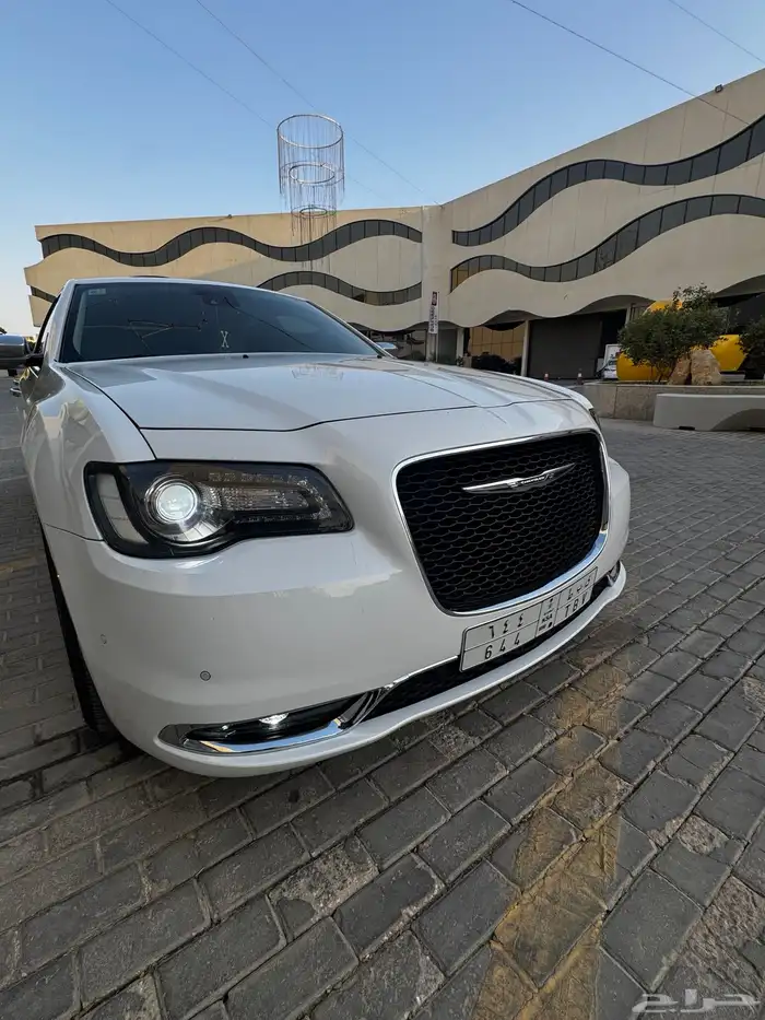 كرايسلر V8 2016 أبيض 10