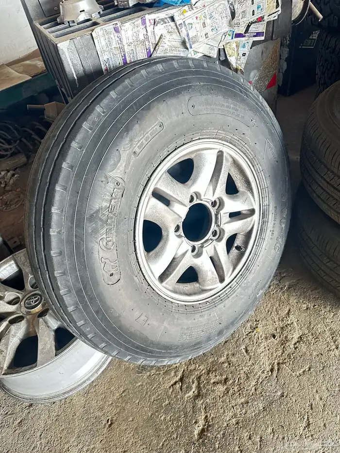 4 كفرات بوالين مع جنوطها 0