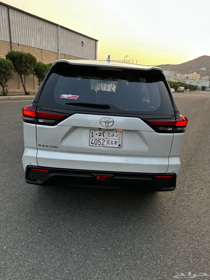 انوفا بنزين GL 2024 4