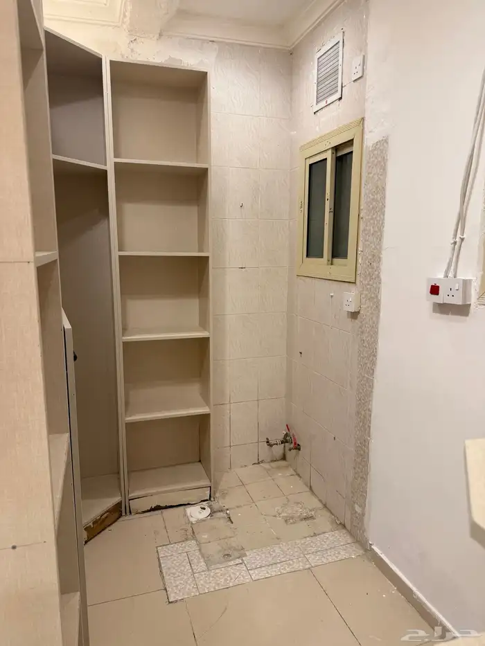 شقة لإيجار خمس غرف حي الصفا مكيفات راكبة 16