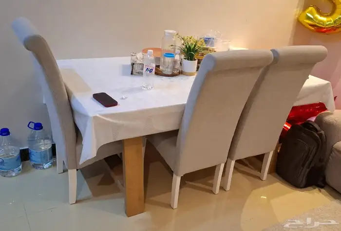 طاوله 6 كرسي وسرير ومرتبه من هوم بوكس 1