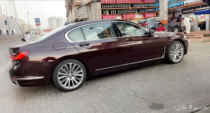 جنوط BMW 2020 740 الشكل الفل مع كفرات نظيفه 1