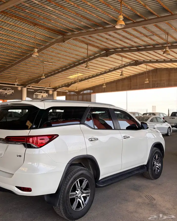 جيب فورتشنر 2022 6 سلندر بنزين 3