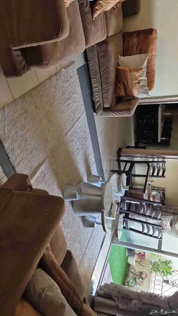 غرفة جلوس مع طلاوت نص وسجادة ب650 ريال 2