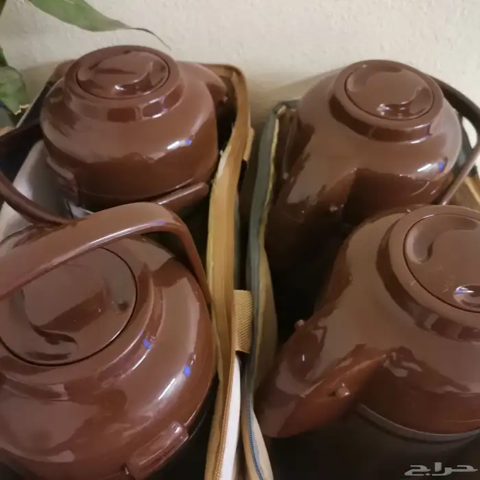 اربع دلال 3 لتر شبه جديدة 0