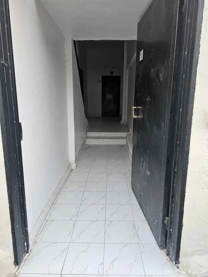 للبيع عمارة سكنية في حي اليمامة 7
