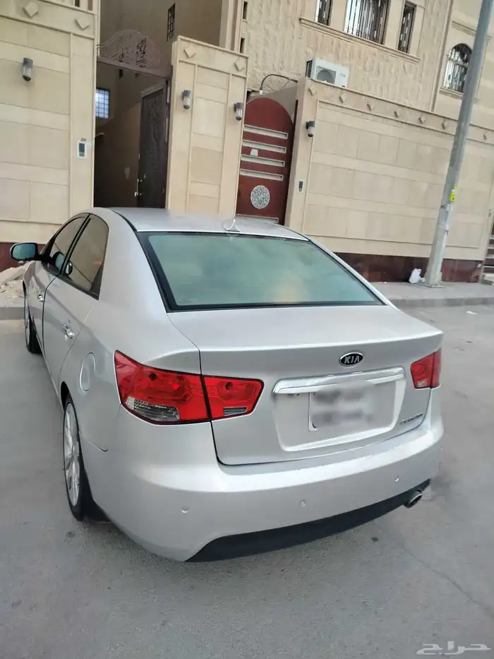 كيا -سيراتو موديل 2012 8