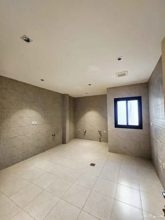 للايجار شقة في حي الزمرد بالقرب من طريق الملك سعود 6