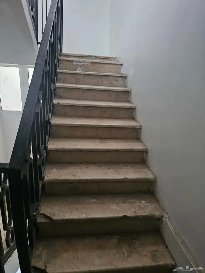 للبيع عمارة سكنية في حي اليمامة 2