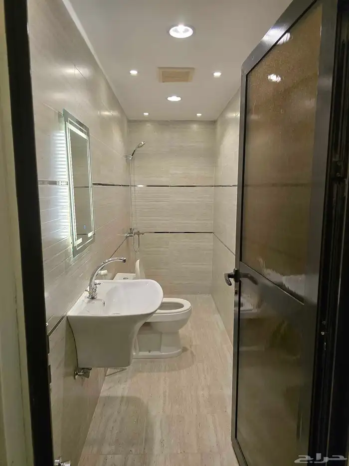 شقة عائلية 3 غرف للإيجار السنوي 6