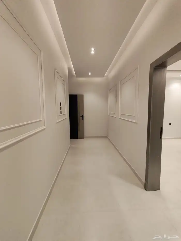 للبيع بحي الموسي شقق علويه بسطح خاص بسعر 550 الف وسط الخدمات 10