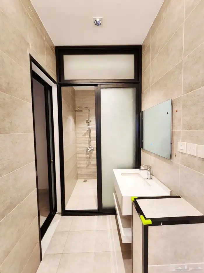 للايجار شقة في حي الزمرد بالقرب من طريق الملك سعود 5