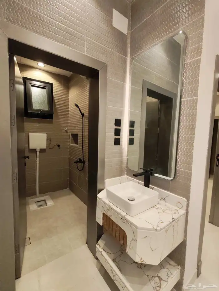 للبيع بحي الموسي شقق علويه بسطح خاص بسعر 550 الف وسط الخدمات 13