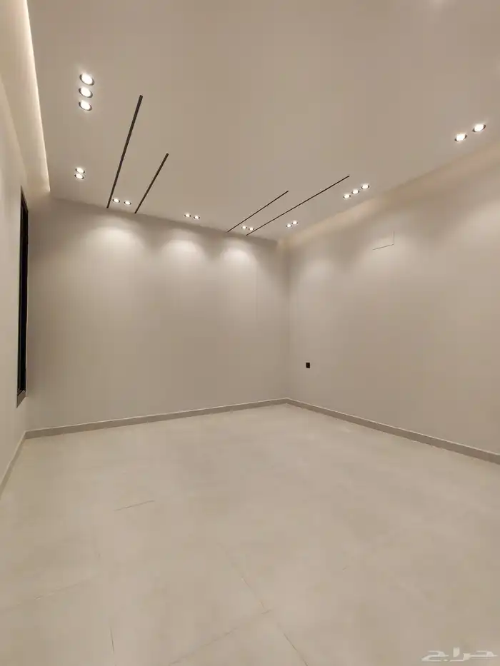 للبيع بحي الموسي شقق علويه بسطح خاص بسعر 550 الف وسط الخدمات 18