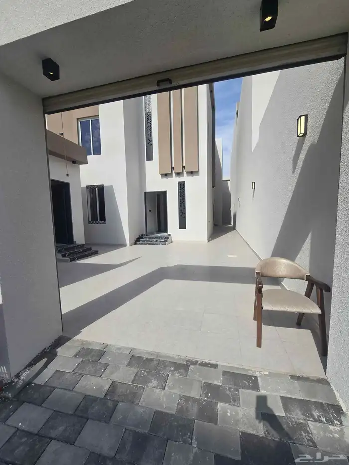 للبيع فيلا دورين وملحق 7 غرف نوم مكتمل الخدمات 2