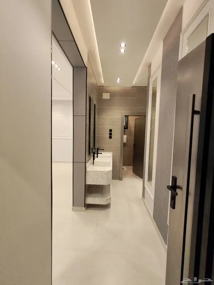 للبيع بحي الموسي شقق علويه بسطح خاص بسعر 550 الف وسط الخدمات 3