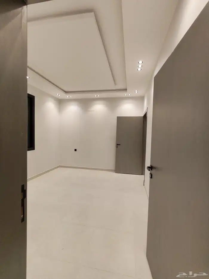 للبيع بحي الموسي شقق علويه بسطح خاص بسعر 550 الف وسط الخدمات 6