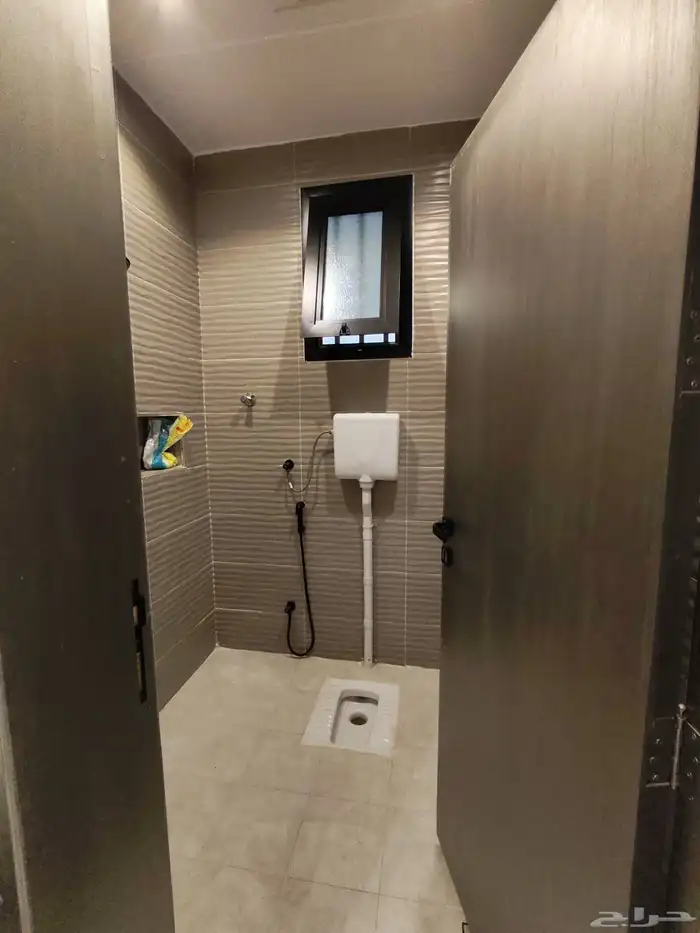 للبيع بحي الموسي شقق علويه بسطح خاص بسعر 550 الف وسط الخدمات 7