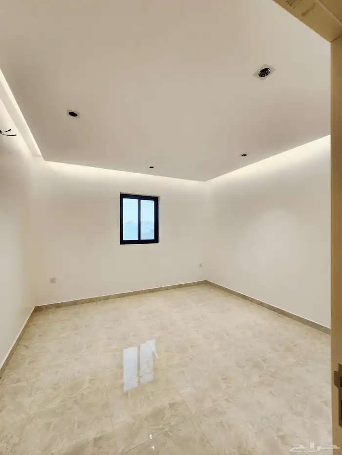 للايجار شقة في حي الزمرد بالقرب من طريق الملك سعود 8