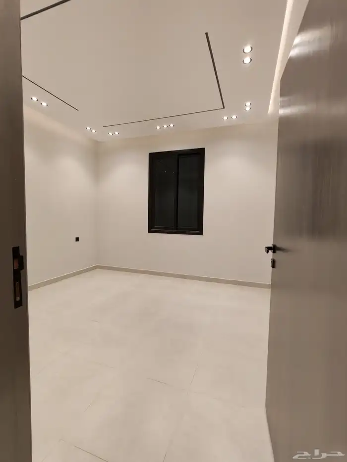 للبيع بحي الموسي شقق علويه بسطح خاص بسعر 550 الف وسط الخدمات 17