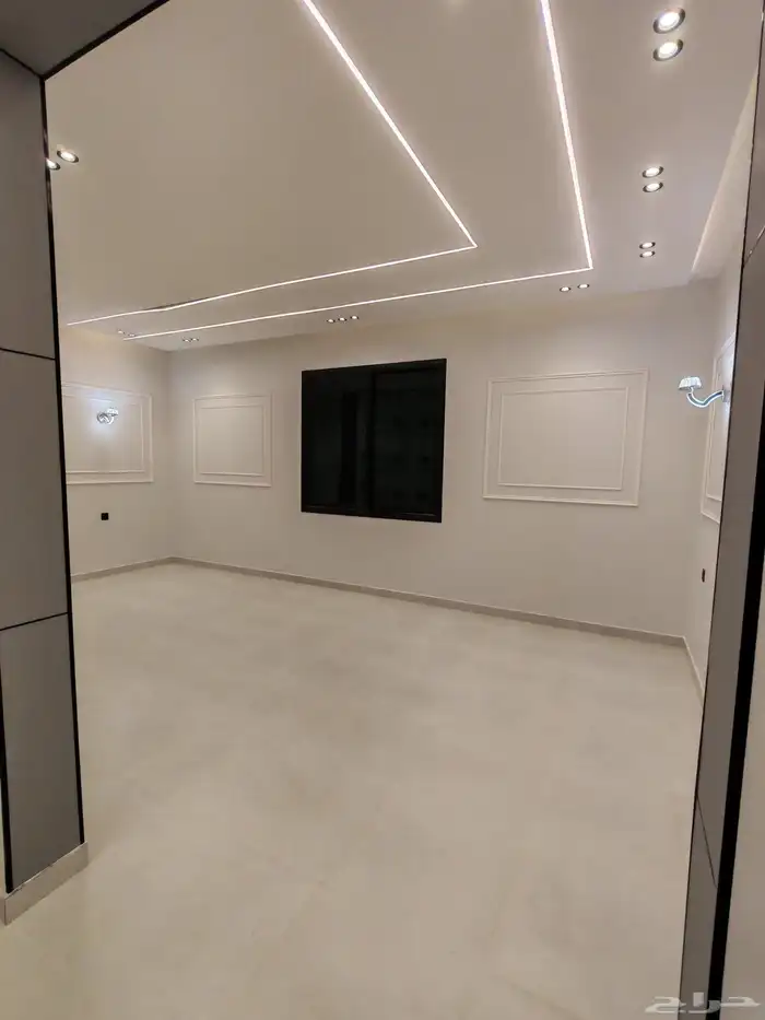 للبيع بحي الموسي شقق علويه بسطح خاص بسعر 550 الف وسط الخدمات 12