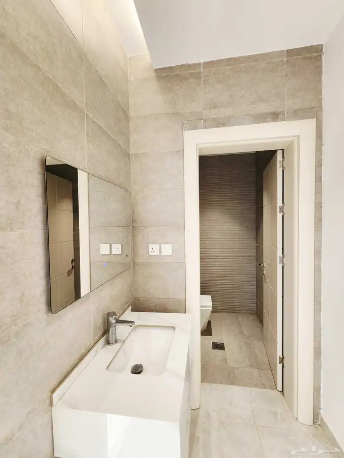 للايجار شقة في حي الزمرد بالقرب من طريق الملك سعود 3