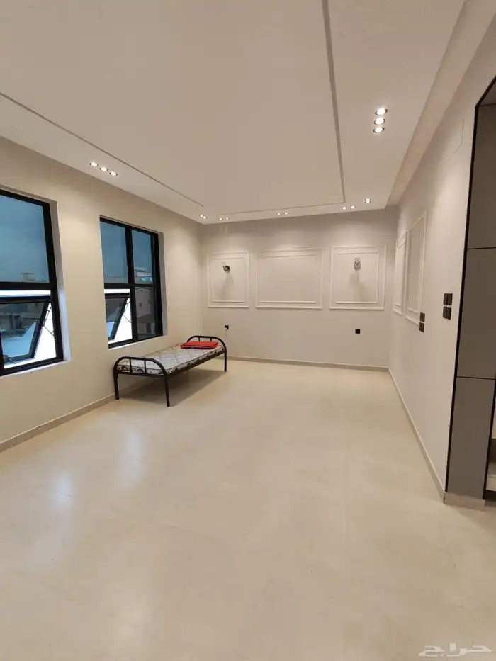 للبيع بحي الموسي شقق علويه بسطح خاص بسعر 550 الف وسط الخدمات 4