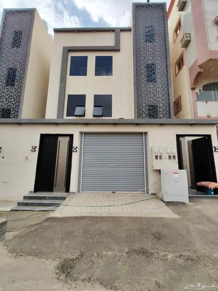 للبيع بحي الموسي شقق علويه بسطح خاص بسعر 550 الف وسط الخدمات 0