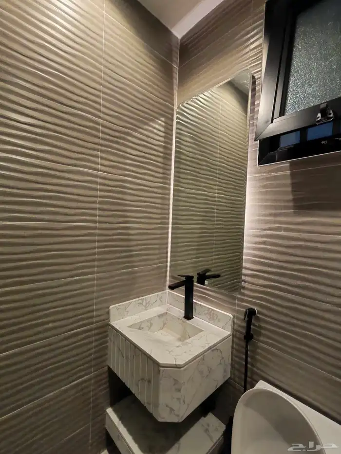 للبيع بحي الموسي شقق علويه بسطح خاص بسعر 550 الف وسط الخدمات 14