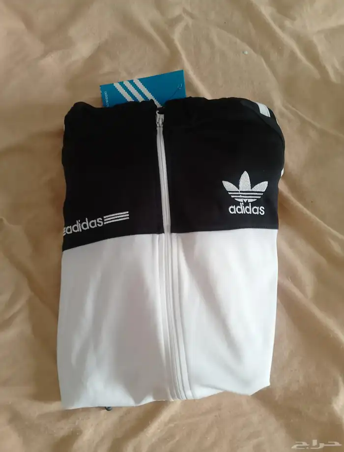 ترينقات رياضيه جديدة وأنيقة متوفر الوان بالإضافة للون الأحمر 1