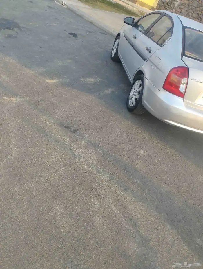 اكسنت موديل 2009 قير عادي مافيها شي غير الكبود مغير فقط 3